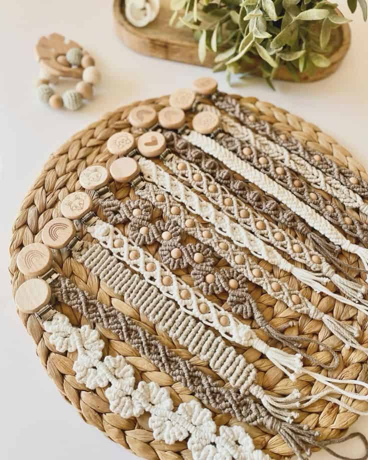 attaches tétines en macramé
