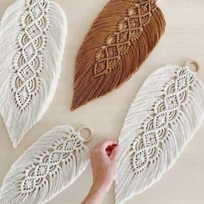 Plumes en macramé