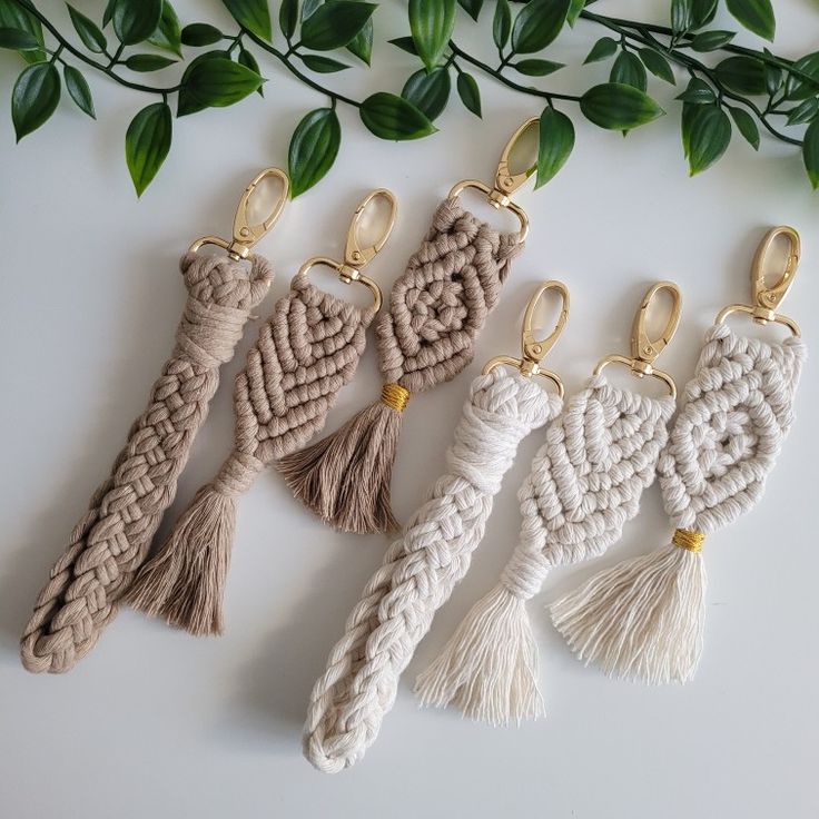 Neutral keychain_wristlet porte clé en macramé simple