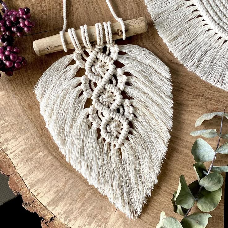 petite plume en macramé